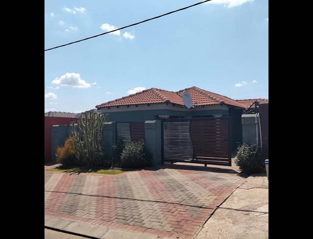 3 BEDROOM HOUSE FOR SALE IN ESSELEN PARK